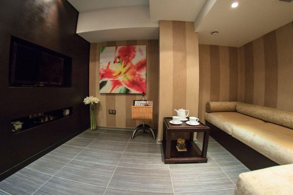 Donatello Boutique Hotel Almaty Bagian luar foto