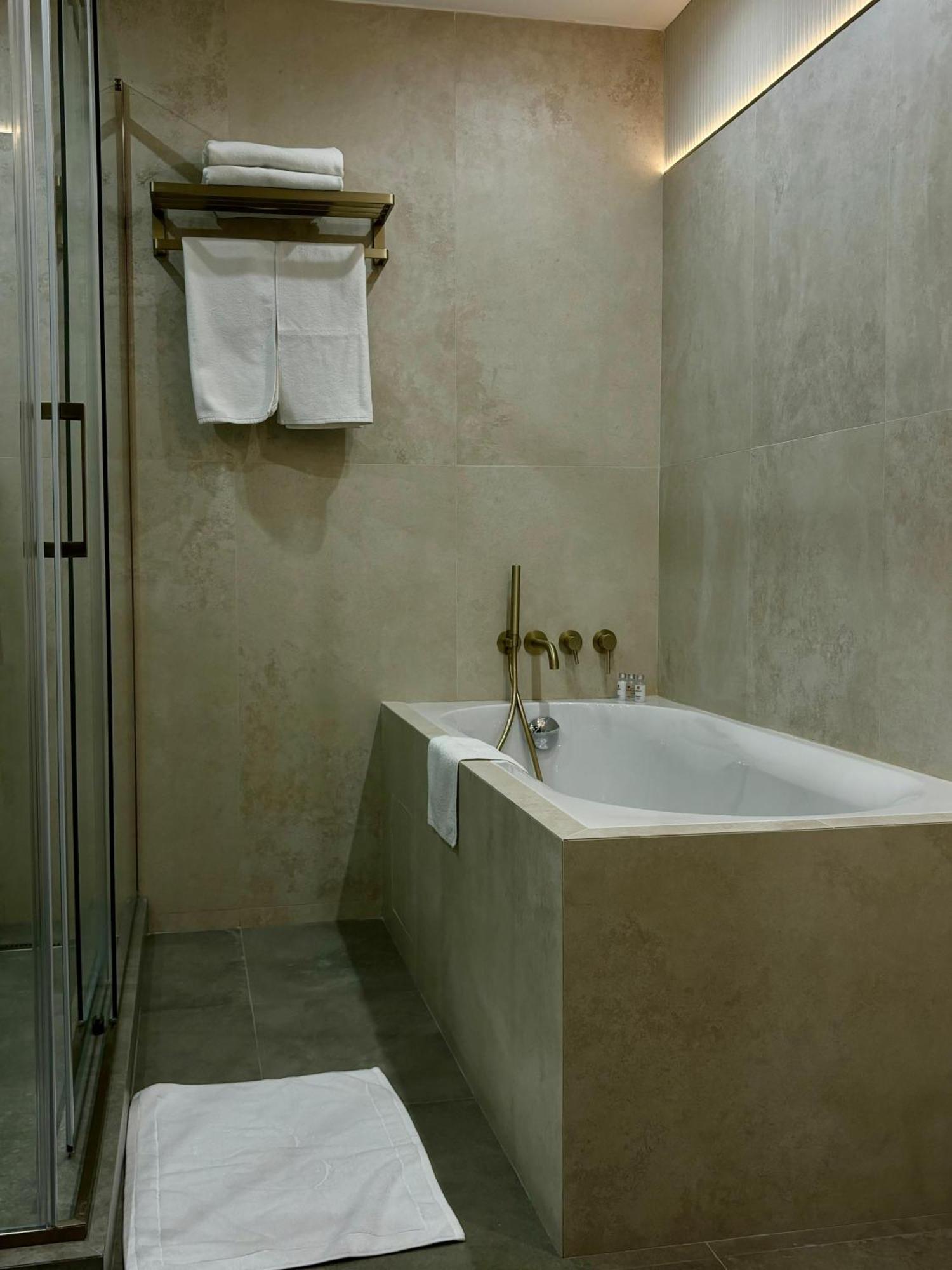 Donatello Boutique Hotel Almaty Bagian luar foto
